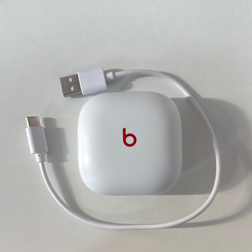 Beats White Wireless Earbuds with Charging Case